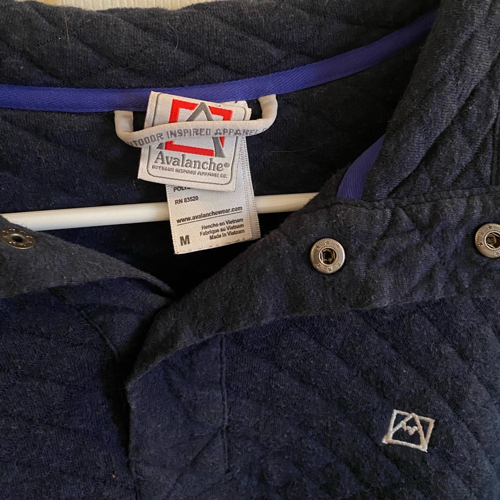 Avalanche Navy Pullover Size Medium - image 2